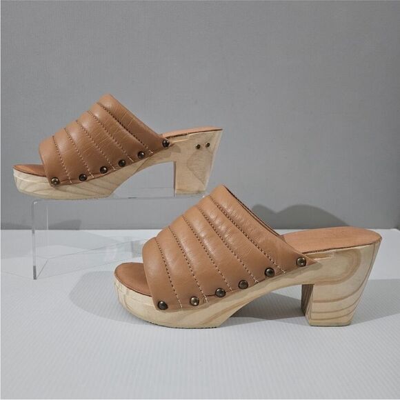 NEW BEEK Roller Clogs in tan - Picture 4 of 8